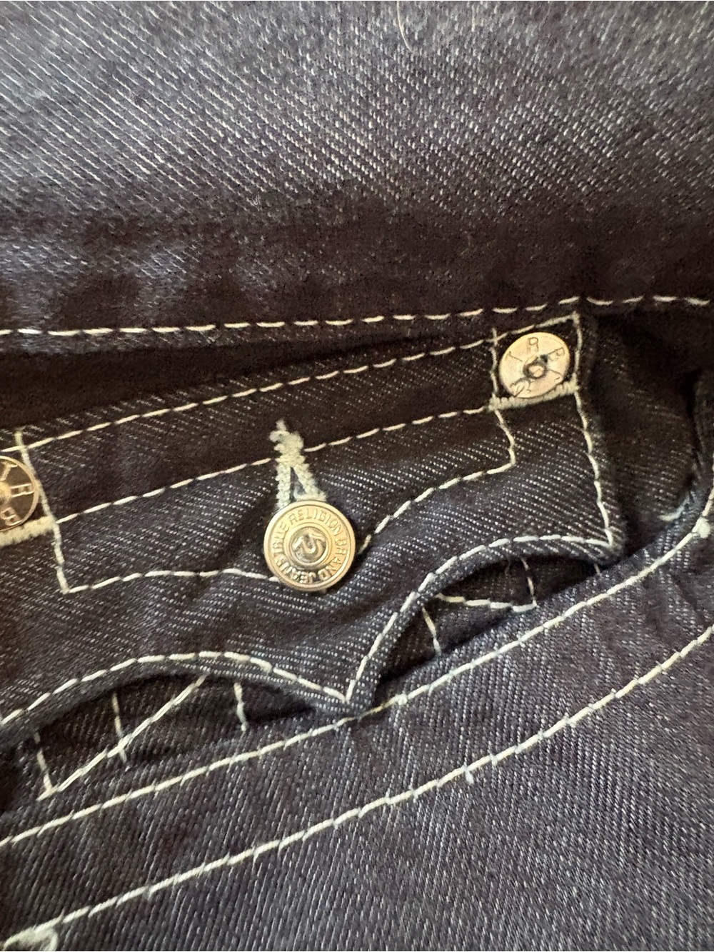 True Religion Menโs Size 42 Skinny Short Inseam Dark Wash Jeans NWT - Picture 2 of 6